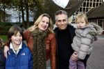Kaatsheuvel 29 november 2009
Presentatie CD Sound of music in het efteling theater. Robert Schoemacher met zijn vrouw Claudia en kinderen en een vriendinnetje
Peter Smulders bv