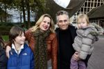 Kaatsheuvel 29 november 2009
Presentatie CD Sound of music in het efteling theater. Robert Schoemacher met zijn vrouw Claudia en kinderen en een vriendinnetje
Peter Smulders bv