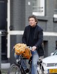 Amsterdam 1 december 2009
Robert ten Brink op de fiets.
Peter Smulders bv