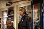 Amsterdam 28 november 2009
Ursul de Geer koopt kleding in de uitverkoop.
Peter Smulders bv