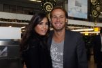 Schiphol 12 november 2009
John Ewbank overhandigt Yolanthe Cabau v Kasbergen cheque voor het goede doel op schiphol.
Peter Smulders bv