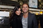 Schiphol 12 november 2009
John Ewbank overhandigt Yolanthe Cabau v Kasbergen cheque voor het goede doel op schiphol.
Peter Smulders bv