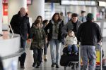 Schiphol 25 november 2010
Amanda Krabbe vertrekt voor 3 maanden naar Australie om daar aktie te gaan voeren tegen walvisvangst. martijn Bickel Achilles en de ouders van Amanda brengen haar weg.
Peter Smulders bv