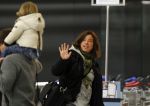 Schiphol 25 november 2010
Amanda Krabbe vertrekt voor 3 maanden naar Australie om daar aktie te gaan voeren tegen walvisvangst. martijn Bickel Achilles en de ouders van Amanda brengen haar weg.
Peter Smulders bv