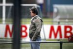 Maarssen 11 december 2010
Bas Westerweel gaat samen met zijn zoon Sebastiaan naar het voetballen.
Peter Smulders bv