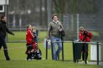 Maarssen 11 december 2010
Bas Westerweel gaat samen met zijn zoon Sebastiaan naar het voetballen.
Peter Smulders bv