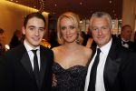 Amsterdam 28 november 2010
Opening nieuwe de la Mar theater en premiere van le cage aux falles. Bram en Nathan Moszkovicz met vriendin Eva Jinek
Peter Smulders bv