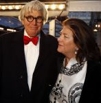 Amsterdam 28 november 2010
Opening Nieuwe de la Mar theater en premiere Le cage aux folles. Cor v Zadelhoff met vrouw
Peter Smulders bv