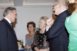 Amsterdam 28 november 2010
Opening nieuwe de la Mar theater en premiere van le cage aux falles. Joop en Janine v d Ende met Koningin Beatrix en Pieter v Vollenhoven. Met Derek de Lint
Peter Smulders bv