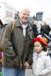 Scheveningen 13 november 2010
Prinses Maxima Prins WillemAlexander en Amalia Ariane en Alexia bij intocht sinterklaas. Dolf de Vries met kleinkind
Peter Smulders bv