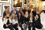 Amsterdam 16 november 2010
Presentatie nieuwe boek van Eric Kuster op de LAF beurs. Estelle Gullit reikt het uit. Eric met diverse voetbalvrouwen waaronder Estelle Gullit Rossana Kluivert Henriette Bergkamp Yvonne Winter
Peter Smulders bv