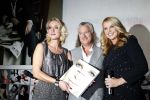 Amsterdam 10 november 2010
Presentatie boek van LINDA door Linda de Mol. Bram Moszkowicz en Eva Jinek nemen het eerste boek in ontvangst.
Peter Smulders bv