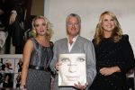 Amsterdam 10 november 2010
Presentatie boek van LINDA door Linda de Mol. Bram Moszkowicz en Eva Jinek nemen het eerste boek in ontvangst.
Peter Smulders bv