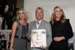 Amsterdam 10 november 2010
Presentatie boek van LINDA door Linda de Mol. Bram Moszkowicz en Eva Jinek nemen het eerste boek in ontvangst.
Peter Smulders bv