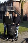 Volendam 26 november 2010
Jan Smit en Lisa buiten aan het wandelen met hun dochter Emma. Vandaag was de eerste keer dat Emma naar buiten ging.
Peter Smulders bv