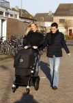 Volendam 26 november 2010
Jan Smit en Lisa buiten aan het wandelen met hun dochter Emma. Vandaag was de eerste keer dat Emma naar buiten ging.
Peter Smulders bv