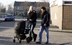 Volendam 26 november 2010
Jan Smit en Lisa buiten aan het wandelen met hun dochter Emma. Vandaag was de eerste keer dat Emma naar buiten ging.
Peter Smulders bv