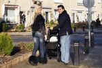 Volendam 26 november 2010
Jan Smit en Lisa buiten aan het wandelen met hun dochter Emma. Vandaag was de eerste keer dat Emma naar buiten ging.
Peter Smulders bv