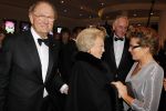Amsterdam 28 november 2010
Opening nieuwe de la Mar theater en premiere van le cage aux falles. Joop en Janine v d Ende met Koningin Beatrix en Pieter v Vollenhoven
Peter Smulders bv
