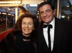 Amsterdam 28 november 2010
Opening Nieuwe de la Mar theater en premiere Le cage aux folles. Johnny Kraaykamp jr met zijn moeder
Peter Smulders bv
