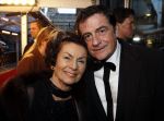 Amsterdam 28 november 2010
Opening Nieuwe de la Mar theater en premiere Le cage aux folles. Johnny Kraaykamp jr met zijn moeder
Peter Smulders bv