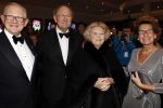 Amsterdam 28 november 2010
Opening nieuwe de la Mar theater en premiere van le cage aux falles. Joop en Janine v d Ende met Koningin Beatrix en Pieter v Vollenhoven
Peter Smulders bv