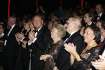 Amsterdam 28 november 2010
Opening nieuwe de la Mar theater en premiere van le cage aux falles. Joop en Janine v d Ende met Koningin Beatrix en Pieter v Vollenhoven
Peter Smulders bv
