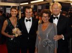 Amsterdam 28 november 2010
Opening Nieuwe de la Mar theater en premiere Le cage aux folles. Joop en Janine v d Ende met hun kinderen Vincent en Iris
Peter Smulders bv