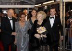 Amsterdam 28 november 2010
Opening Nieuwe de la Mar theater en premiere Le cage aux folles. Joop en Janine v d Ende met hun kinderen Vincent en Iris
Peter Smulders bv