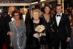 Amsterdam 28 november 2010
Opening Nieuwe de la Mar theater en premiere Le cage aux folles. Joop en Janine v d Ende met hun kinderen Vincent en Iris
Peter Smulders bv