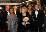 Amsterdam 28 november 2010
Opening Nieuwe de la Mar theater en premiere Le cage aux folles. Joop en Janine v d Ende met hun kinderen Vincent en Iris
Peter Smulders bv