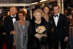 Amsterdam 28 november 2010
Opening Nieuwe de la Mar theater en premiere Le cage aux folles. Joop en Janine v d Ende met hun kinderen Vincent en Iris
Peter Smulders bv