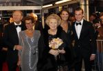 Amsterdam 28 november 2010
Opening Nieuwe de la Mar theater en premiere Le cage aux folles. Joop en Janine v d Ende met hun kinderen Vincent en Iris
Peter Smulders bv