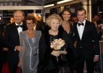 Amsterdam 28 november 2010
Opening Nieuwe de la Mar theater en premiere Le cage aux folles. Joop en Janine v d Ende met hun kinderen Vincent en Iris
Peter Smulders bv