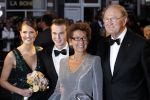 Amsterdam 28 november 2010
Opening Nieuwe de la Mar theater en premiere Le cage aux folles.Joop en Janine v d Ende met kinderen iris en Vincent met Koningin Beatrix
Peter Smulders bv