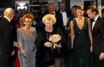 Amsterdam 28 november 2010
Opening Nieuwe de la Mar theater en premiere Le cage aux folles.Joop en Janine v d Ende met kinderen iris en Vincent met Koningin Beatrix
Peter Smulders bv