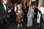 Amsterdam 28 november 2010
Opening nieuwe de la Mar theater en premiere van le cage aux falles. Joop en Janine v d Ende met Koningin Beatrix en Pieter v Vollenhoven
Peter Smulders bv
