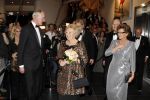 Amsterdam 28 november 2010
Opening nieuwe de la Mar theater en premiere van le cage aux falles. Joop en Janine v d Ende met Koningin Beatrix en Pieter v Vollenhoven
Peter Smulders bv