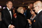 Amsterdam 28 november 2010
Opening nieuwe de la Mar theater en premiere van le cage aux falles. Joop en Janine v d Ende met Koningin Beatrix en Pieter v Vollenhoven
Peter Smulders bv