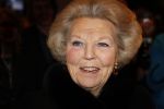Amsterdam 28 november 2010
Opening nieuwe de la Mar theater en premiere van le cage aux falles. Joop en Janine v d Ende met Koningin Beatrix en Pieter v Vollenhoven
Peter Smulders bv