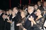 Amsterdam 28 november 2010
Opening nieuwe de la Mar theater en premiere van le cage aux falles. Joop en Janine v d Ende met Koningin Beatrix en Pieter v Vollenhoven
Peter Smulders bv