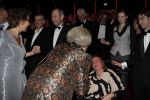 Amsterdam 28 november 2010
Opening nieuwe de la Mar theater en premiere van le cage aux falles. Joop en Janine v d Ende met Koningin Beatrix en Pieter v Vollenhoven
Peter Smulders bv