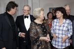 Amsterdam 28 november 2010
Opening nieuwe de la Mar theater en premiere van le cage aux falles. Joop en Janine v d Ende met Koningin Beatrix en Pieter v Vollenhoven. Koningin met Linda v Dijck
Peter Smulders bv