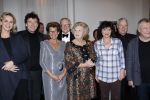 Amsterdam 28 november 2010
Opening nieuwe de la Mar theater en premiere van le cage aux falles. Joop en Janine v d Ende met Koningin Beatrix en Pieter v Vollenhoven. Koningin met Linda v Dijck en Marc Klein Essink
Peter Smulders bv