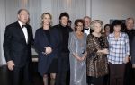 Amsterdam 28 november 2010
Opening nieuwe de la Mar theater en premiere van le cage aux falles. Joop en Janine v d Ende met Koningin Beatrix en Pieter v Vollenhoven. Koningin met Linda v Dijck en Marc Klein Essink
Peter Smulders bv