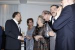 Amsterdam 28 november 2010
Opening nieuwe de la Mar theater en premiere van le cage aux falles. Joop en Janine v d Ende met Koningin Beatrix en Pieter v Vollenhoven. Beatrix met Jon v Eerd
Peter Smulders bv