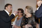 Amsterdam 28 november 2010
Opening nieuwe de la Mar theater en premiere van le cage aux falles. Joop en Janine v d Ende met Koningin Beatrix en Pieter v Vollenhoven. Beatrix met Jon v Eerd
Peter Smulders bv