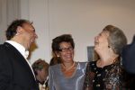 Amsterdam 28 november 2010
Opening nieuwe de la Mar theater en premiere van le cage aux falles. Joop en Janine v d Ende met Koningin Beatrix en Pieter v Vollenhoven. Beatrix met Jon v Eerd
Peter Smulders bv