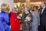 Amsterdam 28 november 2010
Opening nieuwe de la Mar theater en premiere van le cage aux falles. Joop en Janine v d Ende met Koningin Beatrix en Pieter v Vollenhoven. Koningin Beatrix met Merel en Petra Laseur
Peter Smulders bv