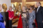 Amsterdam 28 november 2010
Opening nieuwe de la Mar theater en premiere van le cage aux falles. Joop en Janine v d Ende met Koningin Beatrix en Pieter v Vollenhoven. Koningin Beatrix met Merel en Petra Laseur
Peter Smulders bv